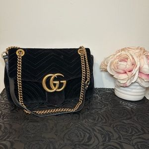 Velvet Matelasse GG Marmont Shoulder Bag Black. Large